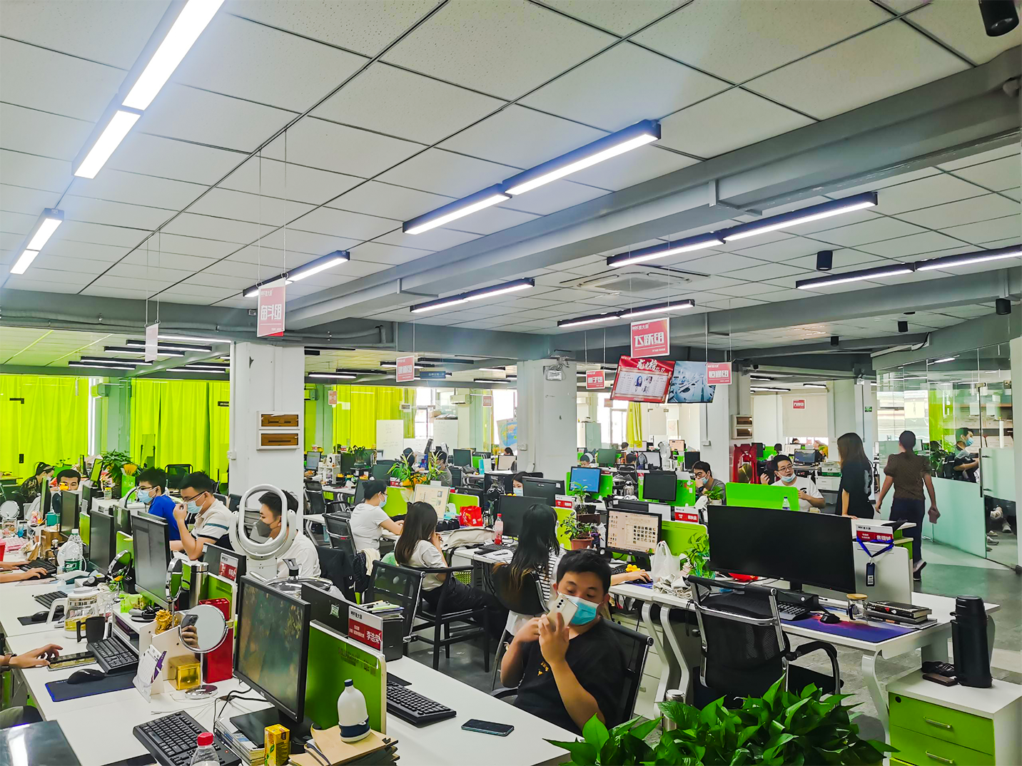 快三导师带计划赚钱办公区域一角